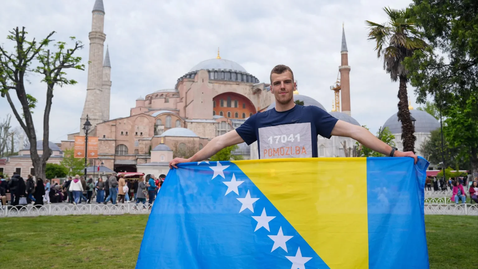 Faruk Suljović prešao 1.200 kilometara od Sarajeva do Istanbula i prikupio više od 50.000 KM za liječenje Anelije Smajić