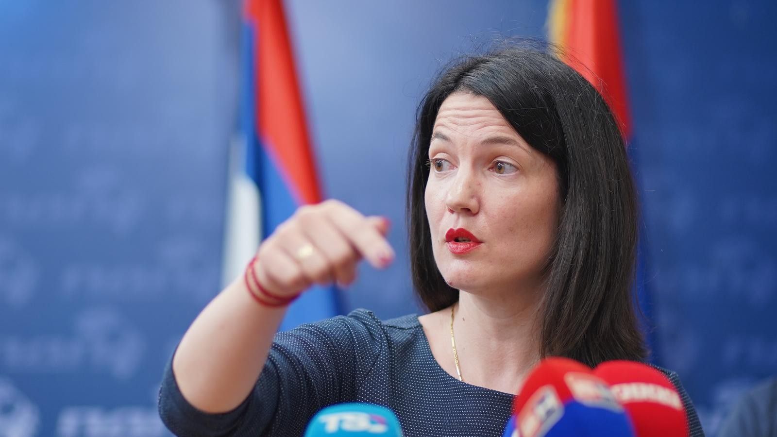 Jelena Trivić podržala Vučića i kritikovala opoziciju zbog reakcija na njegovo zdravstveno stanje, nazvavši ih primjerom političkog očaja.