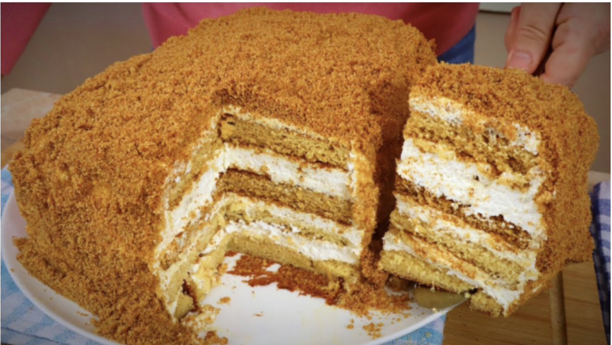 Brzi Medovik: Kremasta medena torta gotova za samo 40 minuta!