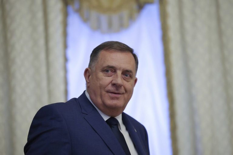 DODIK OPET PROTIV MIGRANATA: "Povezat će se s vehabijama u BiH!"