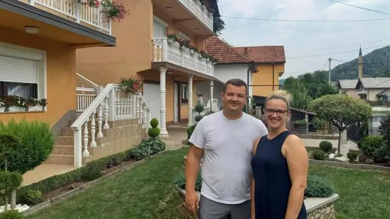 “Nakon 13 godina u Americi: Bračni par Krdžalić otkrio zašto se vratio u BiH sa kćerkama”