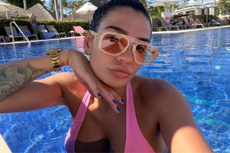 Bila veliki talenat, slikala se sa Đokovićem, a sad prodaje svoje tijelo za 1.004 dinara (FOTO) Bila veliki talenat, slikala se sa Đokovićem, a sad prodaje svoje tijelo za 1.004 dinara (FOTO)