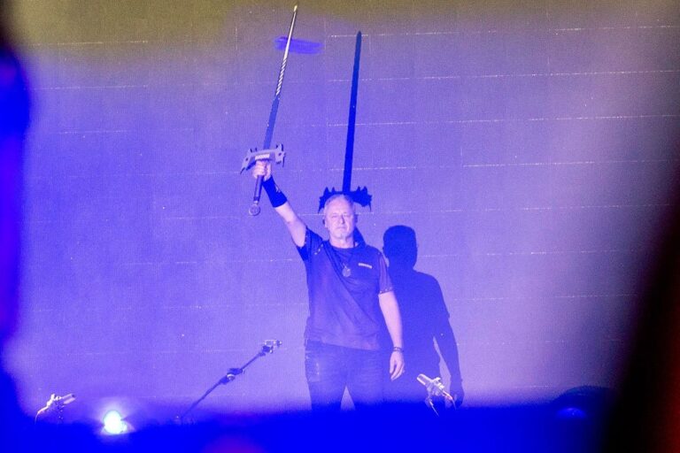 Tompson ponovo promoviše ustaštvo, hrvatska vlast šuti