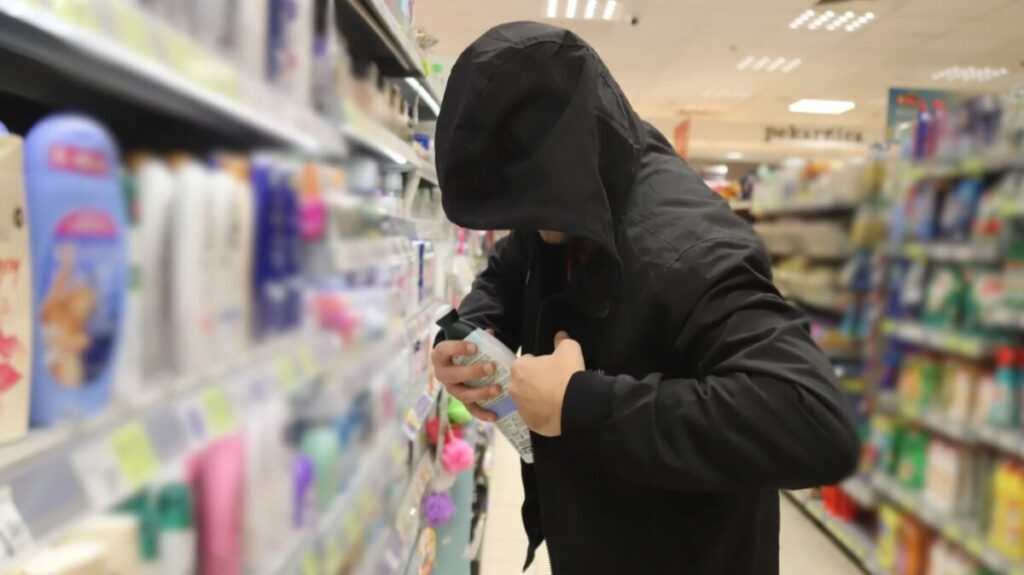 Policija na nogama, lopov pokrao četkice za zube..