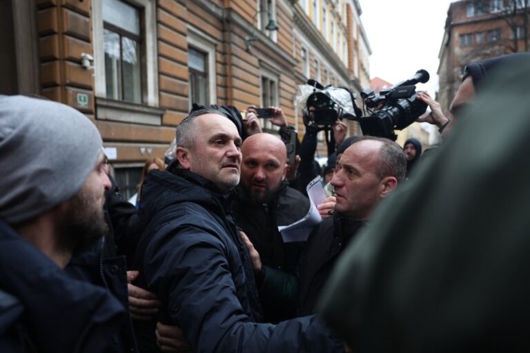 PROCURILI SKANDALOZNI DETALJI ISTRAGE: Kantonalni tužilac insistirao da se uhapsi vozač tramvaja zbog… PROCURILI SKANDALOZNI DETALJI ISTRAGE: Kantonalni tužilac insistirao da se uhapsi vozač tramvaja zbog...