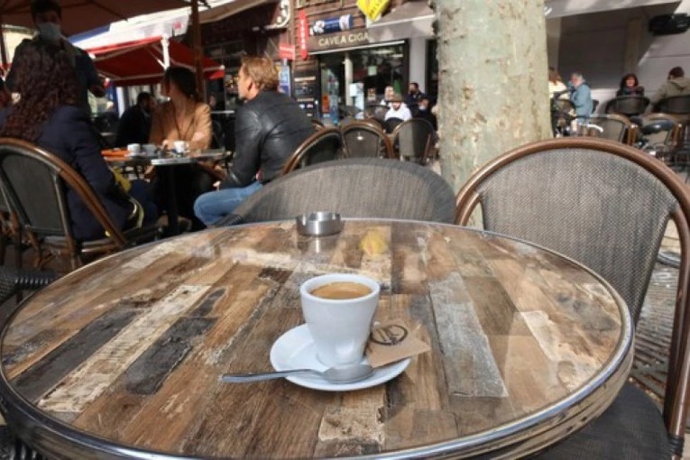 Nova cijena kafe u kafićima: Šoljica sada 3,50 KM Nova cijena kafe u kafićima: Šoljica sada 3,50 KM