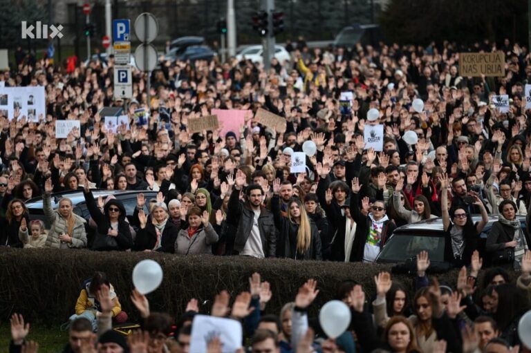 Sprema li policija akciju u Sarajevu: Mladi privođeni i kažnjeni tokom protesta
