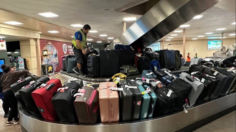 Sumnjivo preznojen na aerodromu: Evo šta su mu našli u stomaku! Sumnjivo preznojen na aerodromu: Evo šta su mu našli u stomaku!