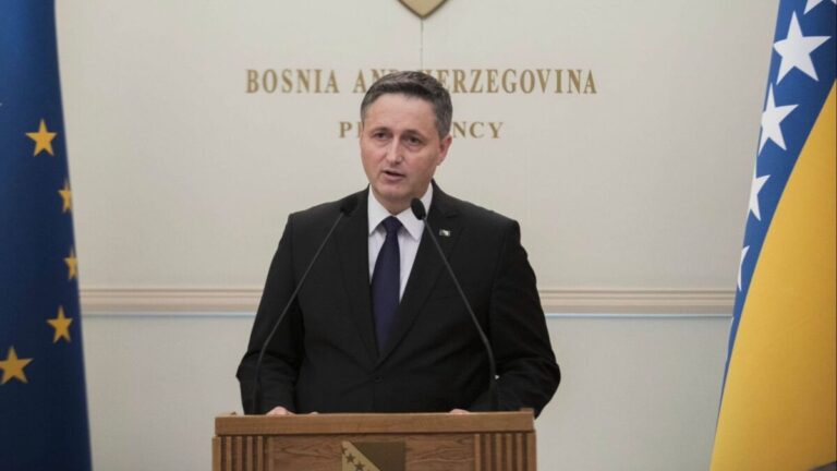 Bećirović uputio žestoku poruku Komšiću i Bakiru Izetbegoviću