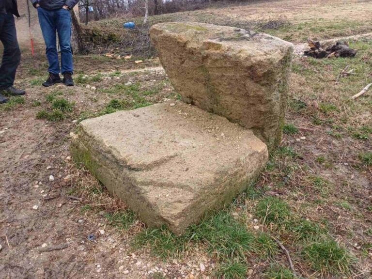 Nevjerovatno: Visočak izidao kuću i štalu od stećaka Nevjerovatno: Visočak izidao kuću i štalu od stećaka