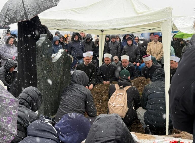 Dženaza Erdoanu Morankiću u Brčkom: Stotine građana oprostile se od mladog umjetnika