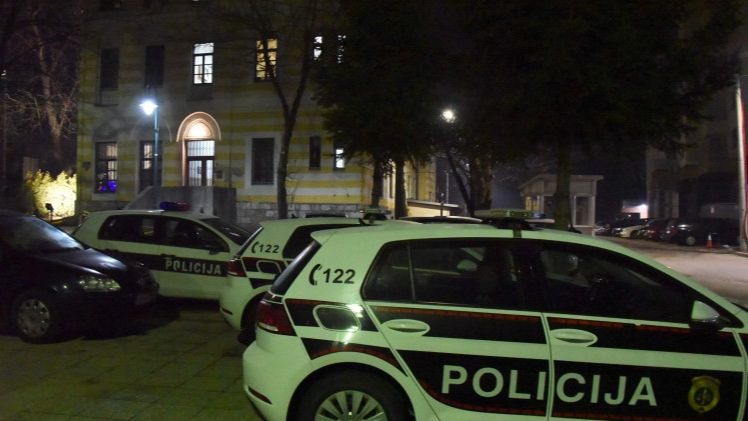 Pucnjava na Ilidži: Policija ranila muškarca koji je otvorio vatru na službenike Pucnjava na Ilidži: Policija ranila muškarca koji je otvorio vatru na službenike