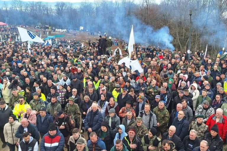 Skandalozno: Na proslavi bitke Armije BiH uz pucnjeve odjekivali „Tekbir“ i „Allahu ekber“