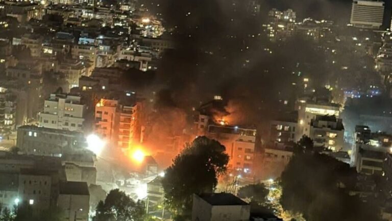 Iran “zasipa” Tel Aviv raketama: Objavljeni snimci razaranja, ima poginulih i ranjenih Iran “zasipa” Tel Aviv raketama: Objavljeni snimci razaranja, ima poginulih i ranjenih