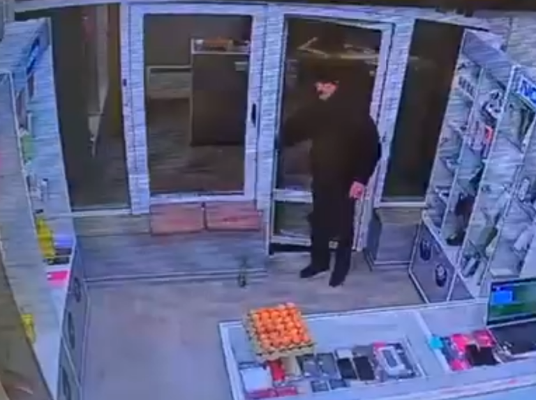 Vlasnik nudi 5.000 KM nagrade za informacije: Ukradena torbica s gotovo 30.000 KM Vlasnik nudi 5.000 KM nagrade za informacije: Ukradena torbica s gotovo 30.000 KM