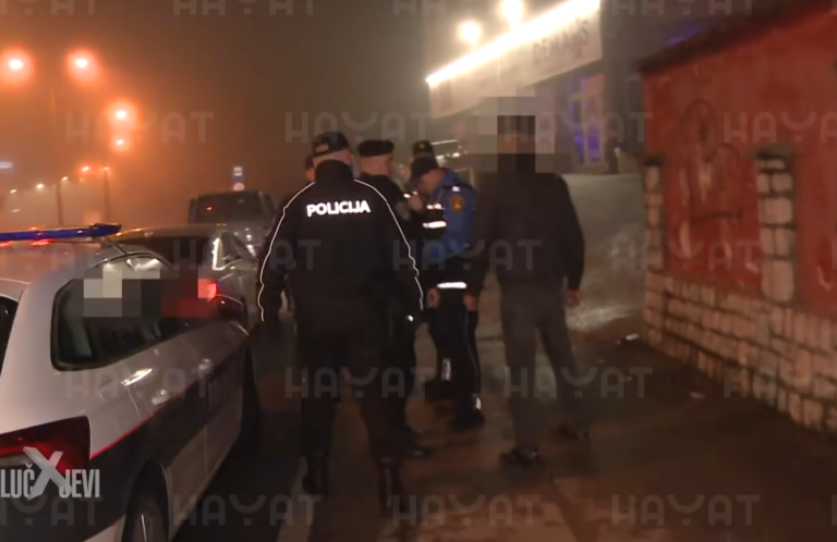 Policajac očitao lekciju bahatim mladićima: “Ne možete ovdje raditi šta hoćete” Policajac očitao lekciju bahatim mladićima: “Ne možete ovdje raditi šta hoćete”