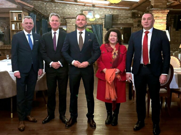 Pierce nazvala Blanušu i Stanivukovića ključnim liderima RS-a, Dodik zaprijetio