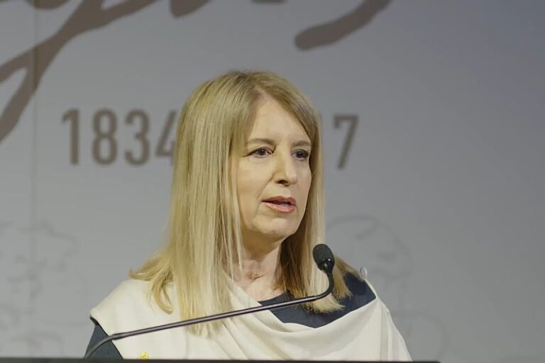 NACISTIČKI POZDRAVI U ŠIROKOM BRIJEGU IZAZVALI REAKCIJE: Ambasadorica Izraela traži hitnu reakciju vlasti BiH NACISTIČKI POZDRAVI U ŠIROKOM BRIJEGU IZAZVALI REAKCIJE: Ambasadorica Izraela traži hitnu reakciju vlasti BiH