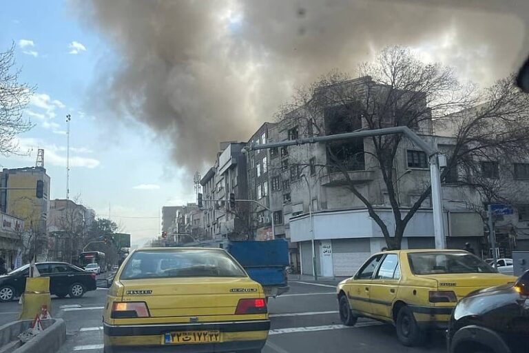 Američki avioni s nosača udaraju na Iran Američki avioni s nosača udaraju na Iran