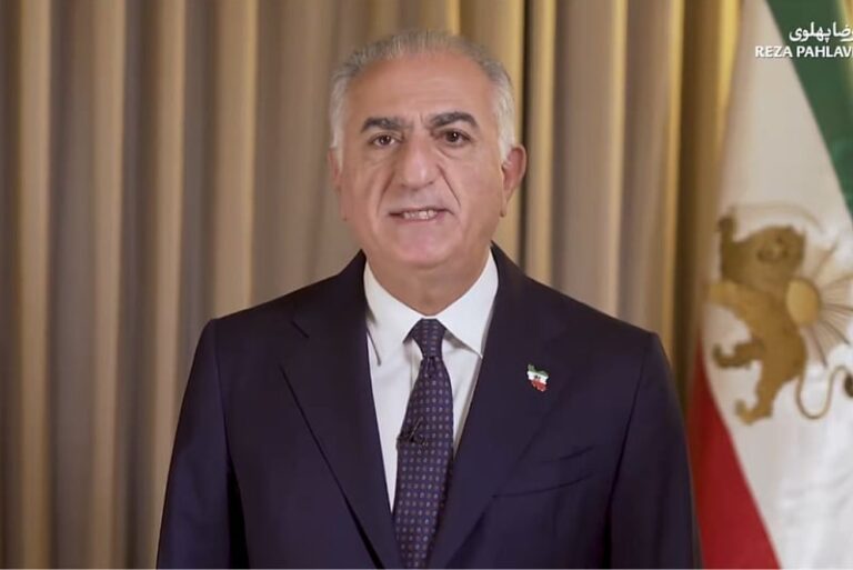 Reza Pahlavi pozdravio bombardovanje vlastite domovine Reza Pahlavi pozdravio bombardovanje Irana: “Ovo je humanitarna intervencija”