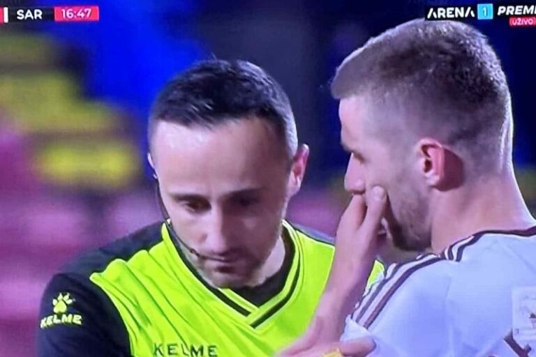 Navijači Borca veličali ratnog zločinca, sudija prekinuo derbi Navijači Borca veličali ratnog zločinca, sudija prekinuo derbi