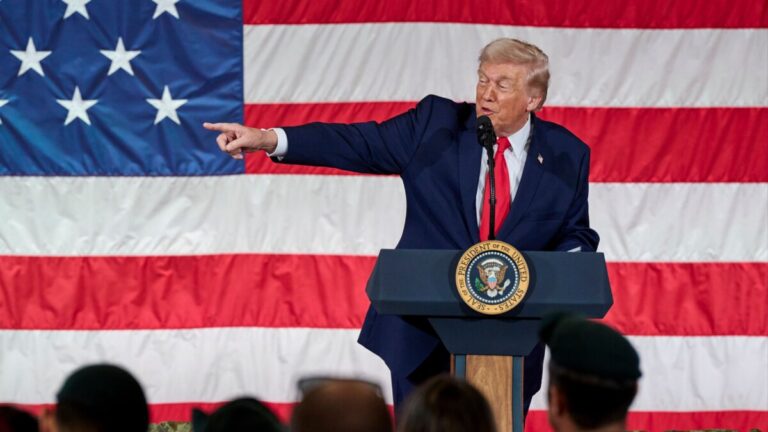 Tramp otišao na hitan sastanak zbog Irana, napad moguć u roku od nekoliko sati!