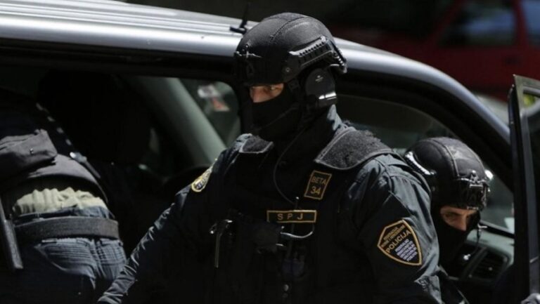 Kako su Aco i Arkan iz Srbije u BiH uvozili kokain i heroin: Zaradili više od 200.000 KM, komunikaciju vodili preko aplikacija Kako su Aco i Arkan iz Srbije u BiH uvozili kokain i heroin: Zaradili više od 200.000 KM, komunikaciju vodili preko aplikacija