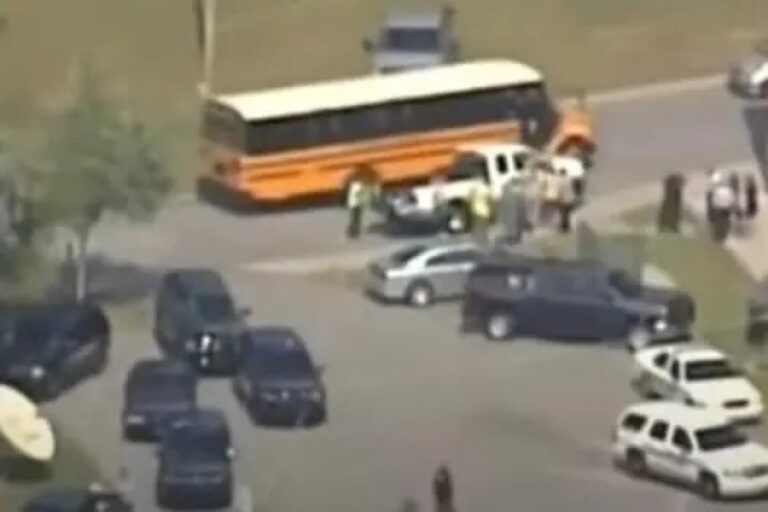 PUCNJAVA U ŠKOLI: Putevi blokirani, roditelji zabrinuti - Vlasti izdale hitno upozorenje, jake policijske snage na terenu