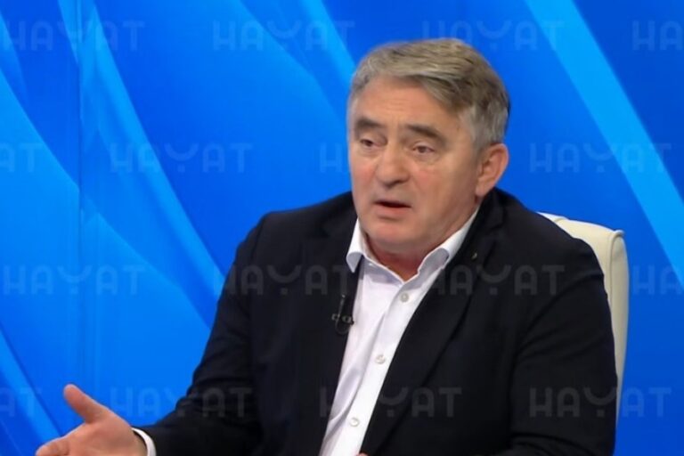 Željko Komšić otkriva šta zapravo radi Denis Bećirović (VIDEO) Željko Komšić otkriva šta zapravo radi Denis Bećirović (VIDEO)