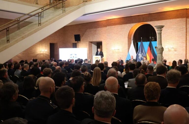 BEĆIROVIĆEV GOVOR ODJEKNUO MÜNCHENOM: Poruke o Kremlju i Banjoj Luci pred 200 svjetskih lidera BEĆIROVIĆEV GOVOR ODJEKNUO MÜNCHENOM: Poruke o Kremlju i Banjoj Luci pred 200 svjetskih lidera