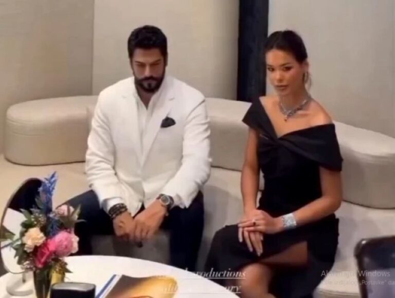 Ljudi u nevjerici: Žena platila 3,7 miliona da bi 15 minuta sjedila pored Bali-bega Ljudi u nevjerici: Žena platila 3,7 miliona da bi 15 minuta sjedila pored Bali-bega