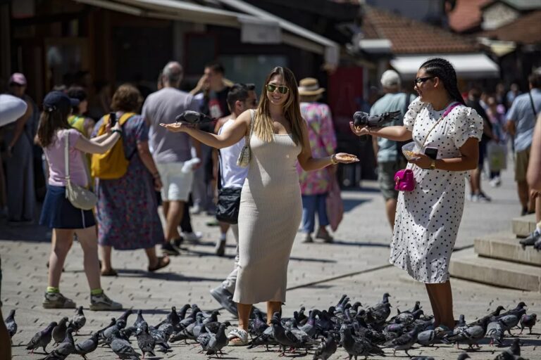 Kao usred proljeća: Meteorolozi najavili temperature i do 21 stepen Kao usred proljeća: Meteorolozi najavili temperature i do 21 stepen