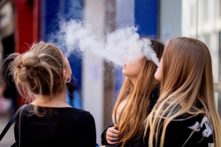 Nikotin u Tuzli i Tuzlanskom kantonu: Kako mladi dolaze do proizvoda, a prevencija izostaje Nikotin u Tuzli i Tuzlanskom kantonu: Kako mladi dolaze do proizvoda, a prevencija izostaje