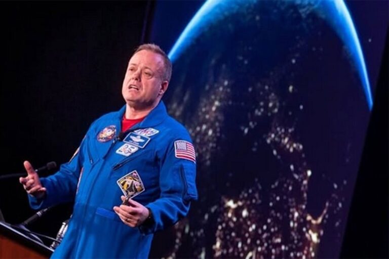 Proveo 178 dana u svemiru: “Ono što sam vidio uvjerilo me da živimo laž” (VIDEO)