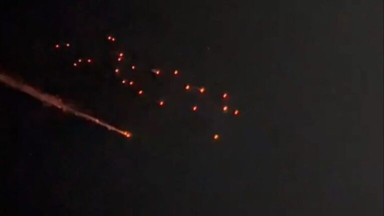 Iran pokrenuo novi val napada na Izrael nakon izraelskih udara Iran pokrenuo novi val napada na Izrael nakon izraelskih udara