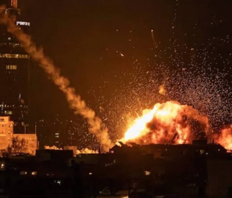 Nebo gori iznad Izraela: Iran pokrenuo novi siloviti talas napada Nebo gori iznad Izraela: Iran pokrenuo novi siloviti talas napada