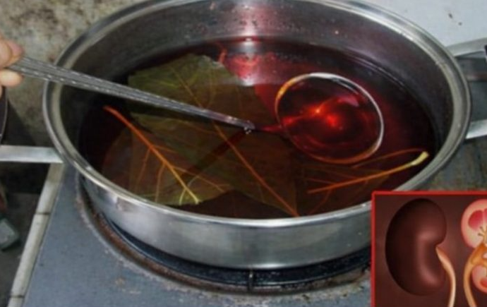 JEDNA ČAŠA UJUTRO I NAVEČER: Napitak od ovih listova mnogi koriste za podršku bubrezima JEDNA ČAŠA UJUTRO I NAVEČER: Napitak od ovih listova mnogi koriste za podršku bubrezima