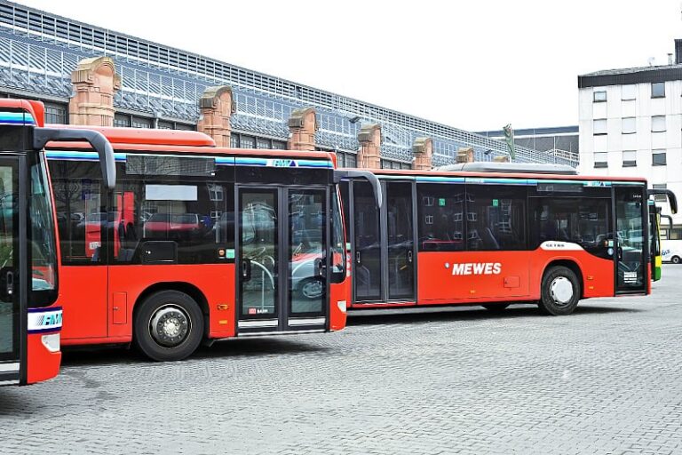 15-godišnjak ukrao autobus i odvezao se 130 kilometara da vidi djevojku