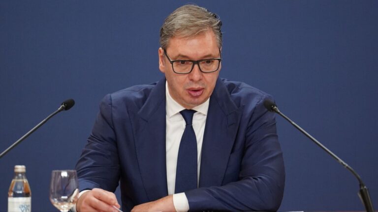 Vučić dobio jezive prijetnje, uhapšen muškarac Vučić dobio jezive prijetnje, uhapšen muškarac