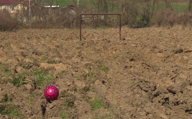 Samo u BiH: Predsjednik mjesne zajednice preorao seosko igralište