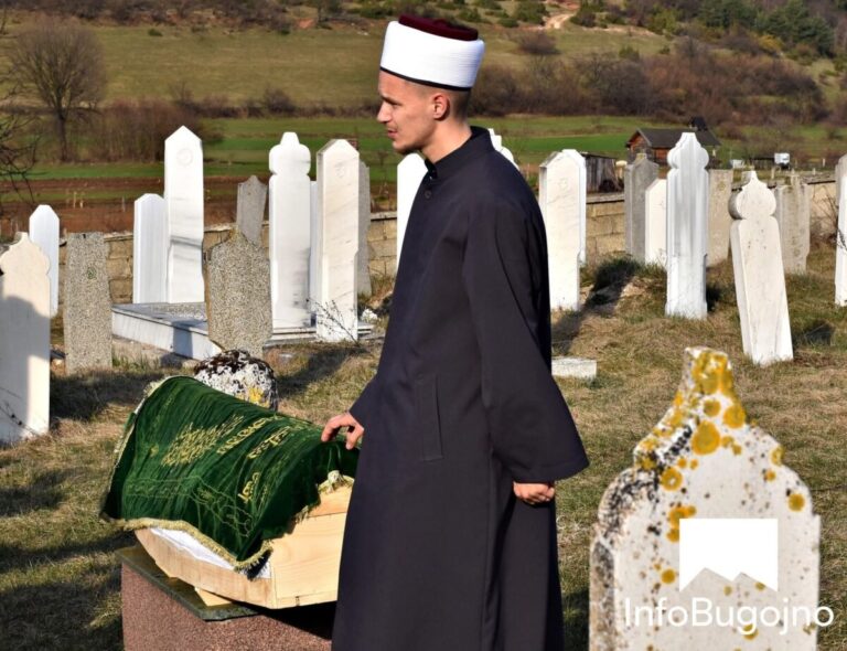 Tuga u Bugojnu: Sin predvodio dženazu majci, potresne scene iz Vesele Tuga u Bugojnu: Sin predvodio dženazu majci, potresne scene iz Vesele