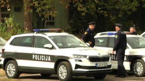 Uhapšene četiri osobe zbog trgovine ljudima: Među njima tri policajca Uhapšene četiri osobe zbog trgovine ljudima: Među njima tri policajca