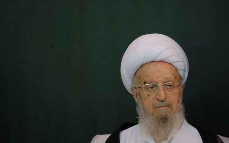 Izdata fetva: Ajatolah Shirazi proglasio džihad protiv SAD-a i Izraela Ovaj potez dolazi nakon ubistva vrhovnog vođe, a Shirazi, koji nosi titulu Marja-e-Taqlid – jednog od najviših autoriteta za donošenje vjerskih odluka u šiitskom islamu – ovom odlukom daje snažan vjerski okvir za daljnje djelovanje. U tekstu fetve navodi se: „Iranska nacija i islamski svijet osvećuju krv mučeničkog vođe revolucije.“ Shirazi je u poruci direktno označio mete, ističući: „Glavni počinioci ovog zločina su Amerika i cionistički režim. Ova osveta predstavlja vjersku dužnost za sve muslimane svijeta.“ Izdavanje ovakve fetve dodatno podiže tenzije u već eskaliranom sukobu, jer političko-vojni konflikt dobija i snažnu vjersku dimenziju. Analitičari upozoravaju da bi takva retorika mogla potaknuti mobilizaciju šiitskih milicija i simpatizera širom regiona, s potencijalno ozbiljnim sigurnosnim posljedicama na globalnom nivou.