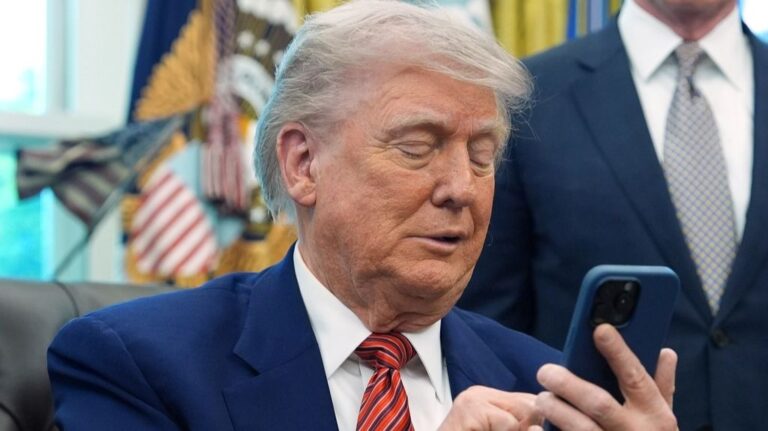 Tramp spustio slušalicu novinarki: Na ovo pitanje nije htio odgovoriti