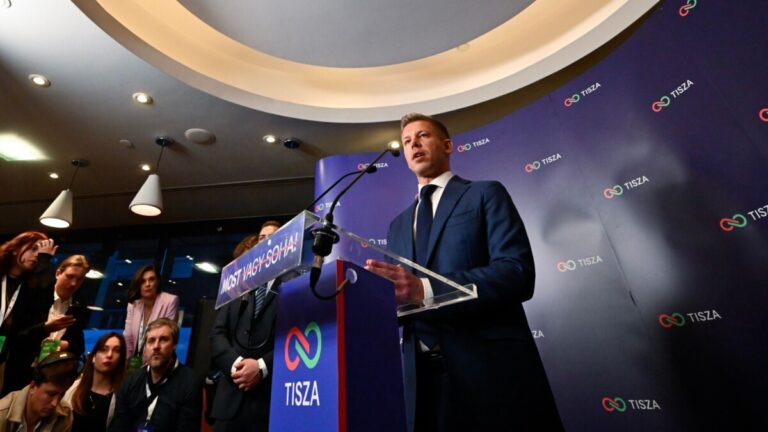 Prebrojano više od pola biračkih mjesta: Mađar pomeo Orbana i ima dvotrećinsku većinu Prebrojano više od pola biračkih mjesta: Mađar pomeo Orbana i ima dvotrećinsku većinu