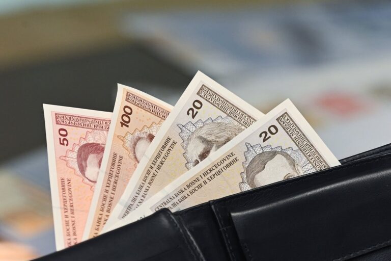 Foto: Centralna banka BiH | SNSD i poslodavci dogovorili 13. platu: Šta to znači za radnike