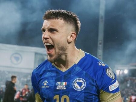 Demirović ispunio obećanje: Časti navijače Stuttgarta pivom nakon plasmana na SP