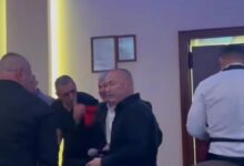Isplivao snimak sa svadbe: Gost ugrizao Đanija, nastup prekinut