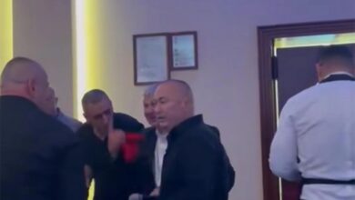 Isplivao snimak sa svadbe: Gost ugrizao Đanija, nastup prekinut