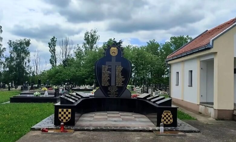 Uklonjen spomenik sa ustaškim simbolom u Modranu kod Dervente